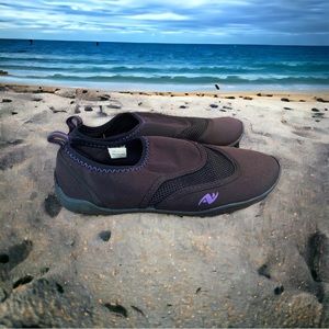 Athletic Works Women's Lake Water Shoes size : 5/6 Black / Purple cushion foam